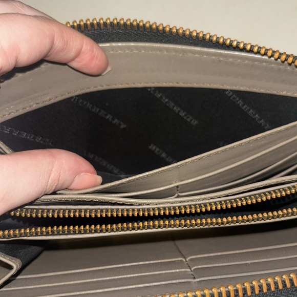 Burberry Authentic Heritage Grain Zip Around Wallet Pale Taupe - Picture 8 of 11